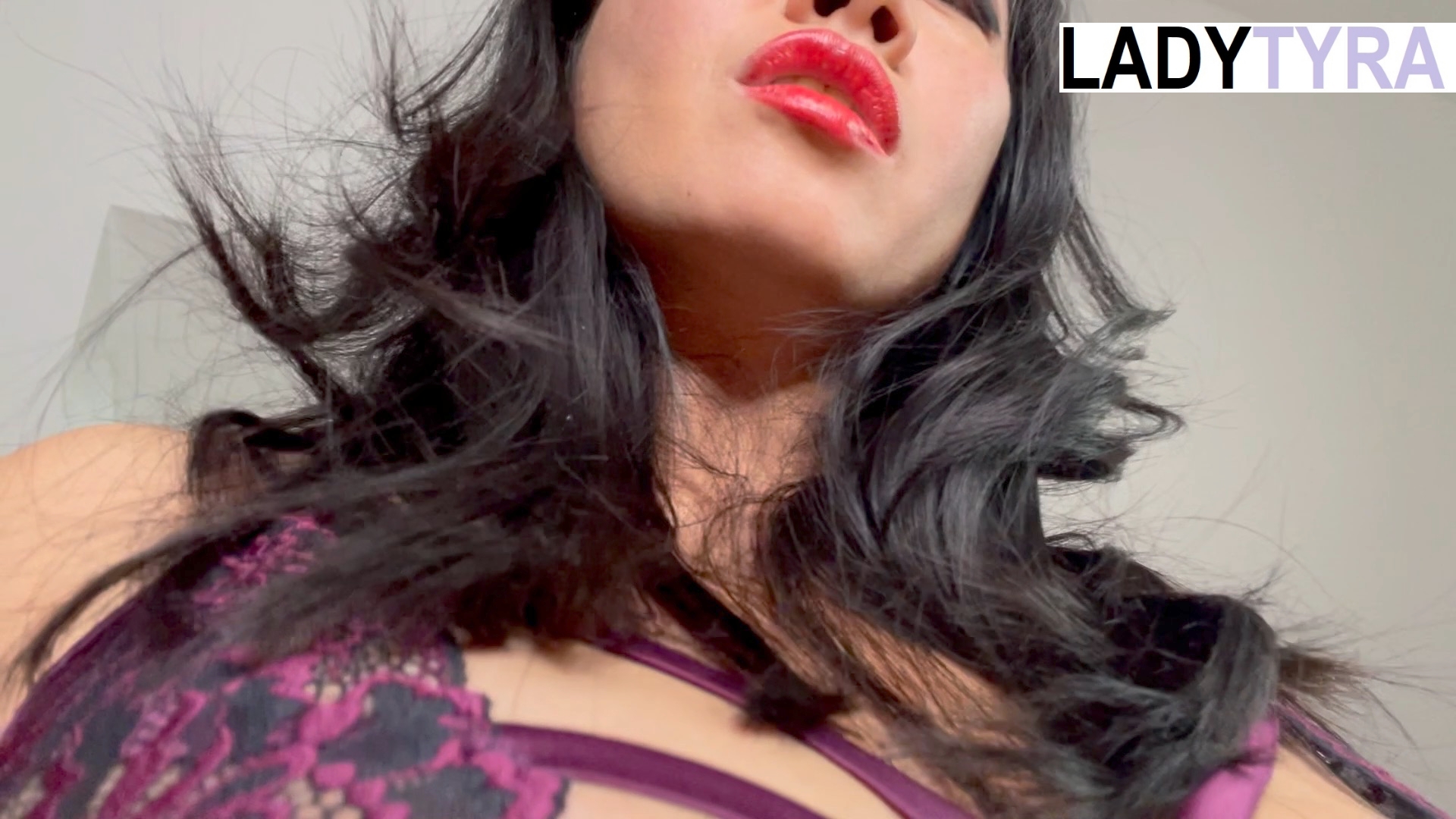 LadyTyra Porno Video: P. Titten Hypn. zum gefügigen Wichssklaven